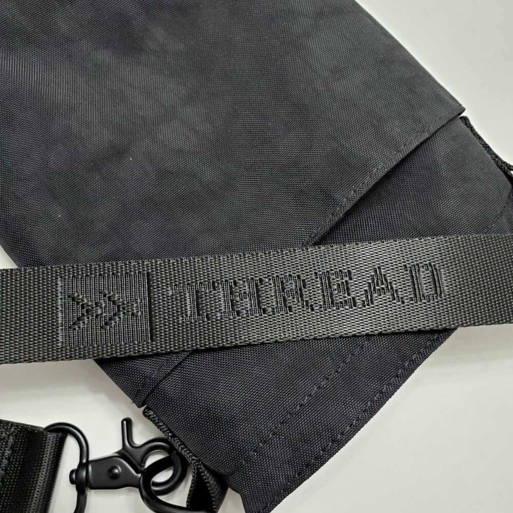 NWOT Thread Wallets - Black - Pocket Sling Bag Adjustable Strap